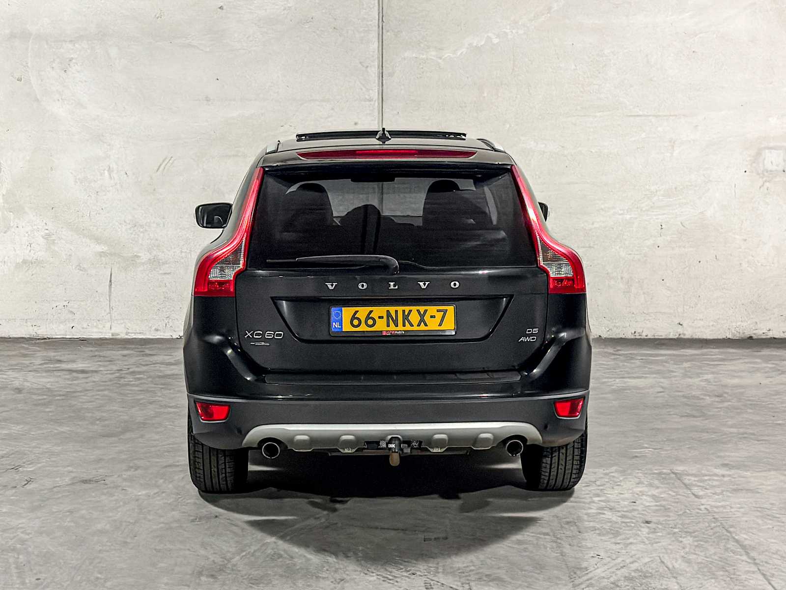 Volvo XC60 2.4 D5 AWD R-Design 205pk 2010, 66-NKX-7 