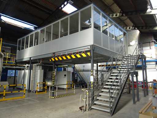 Double office unit on mezzanine floor