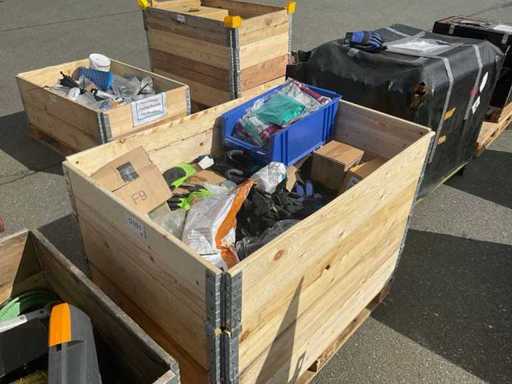 Diverse echipamente de operare, inclusiv mănuși