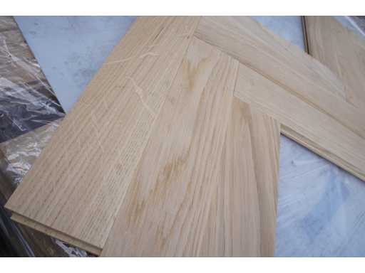43,68 m² Stejar masiv heringbone 15mm