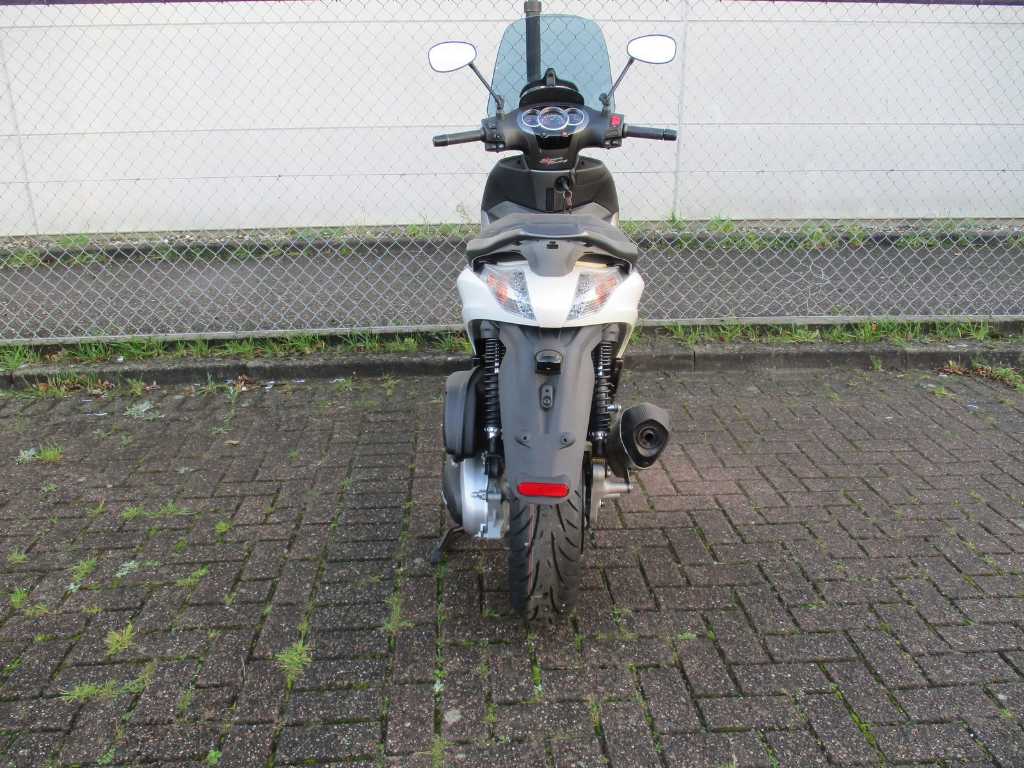 PIAGGIO piaggio-beverly-350-sport-touring-330cc Used - the parking  motorcycles