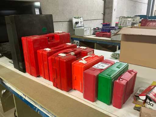 Różne apteczki (9x)