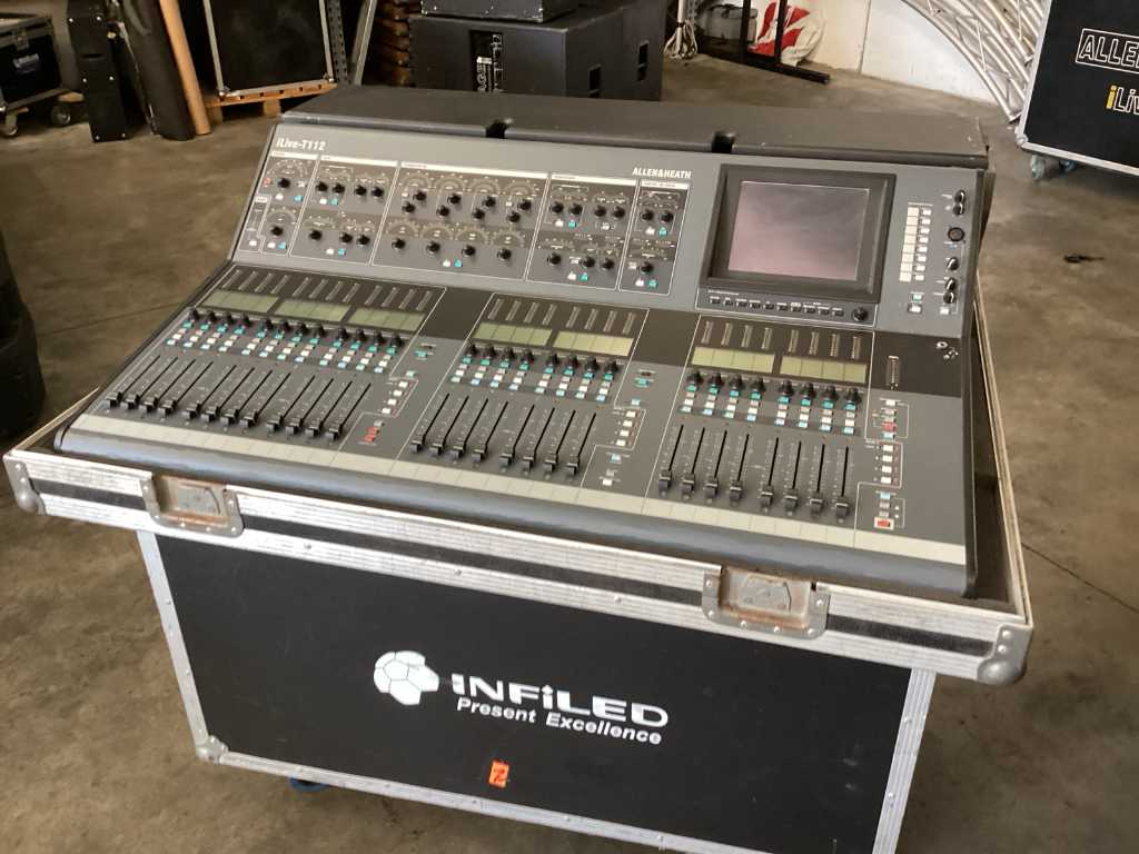 HALLEN & HEATH - MIXER T112 32/16 Digital mixing console including stage