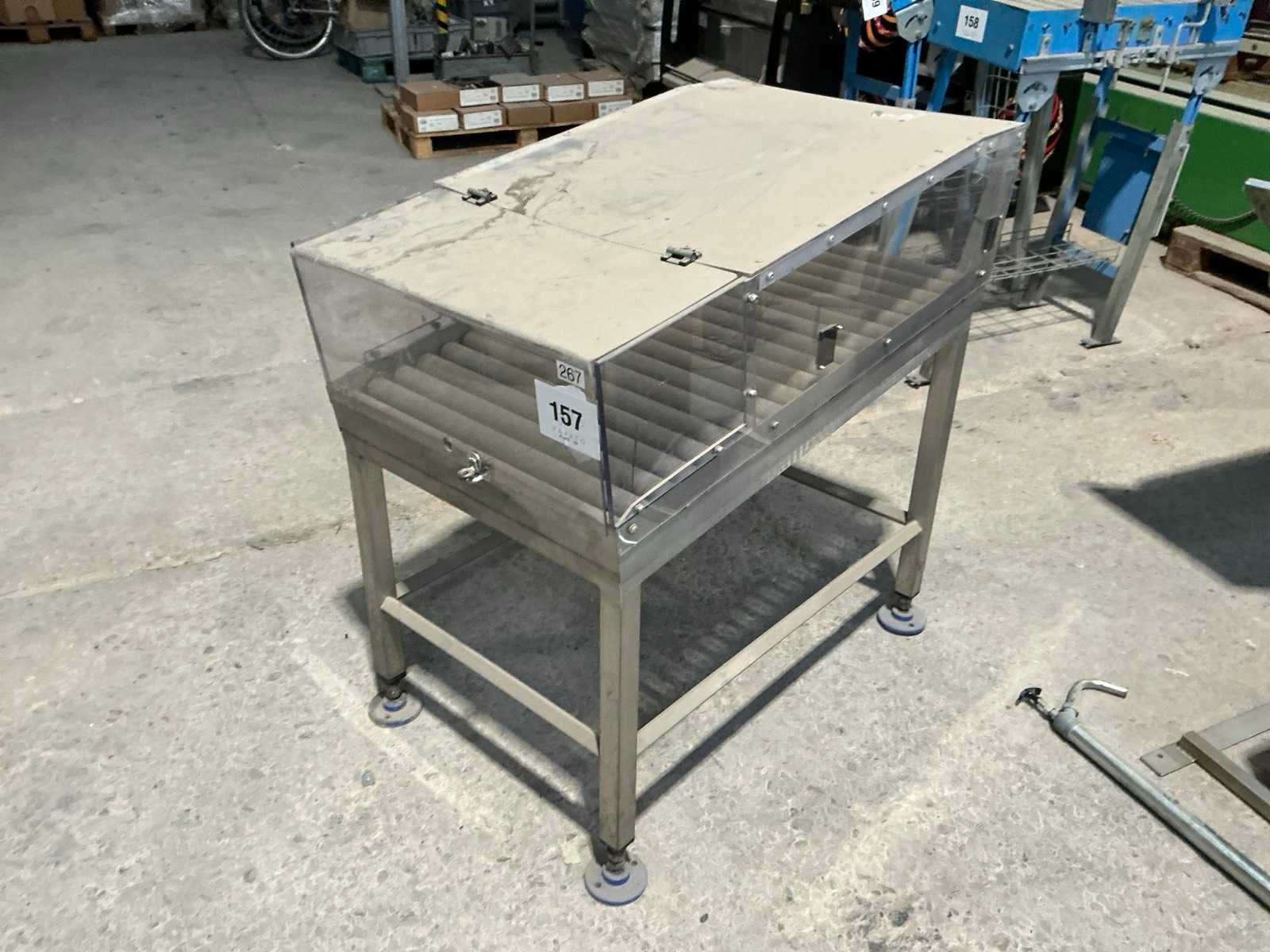 Roller conveyor tunnel