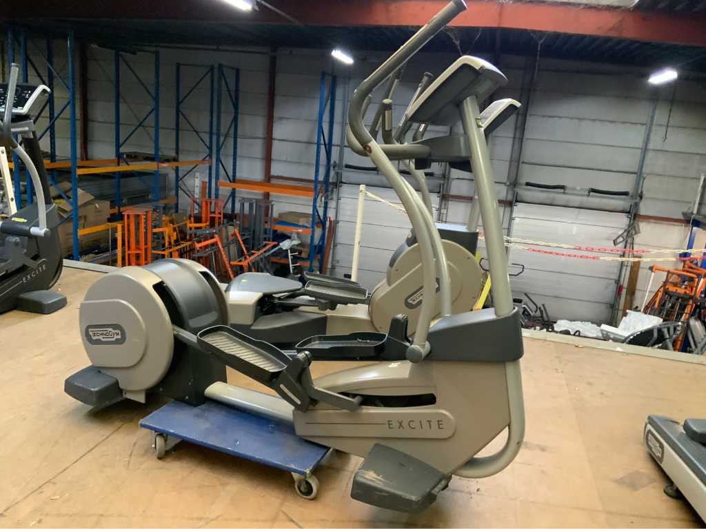 Technogym excite clearance 7 crosstrainer