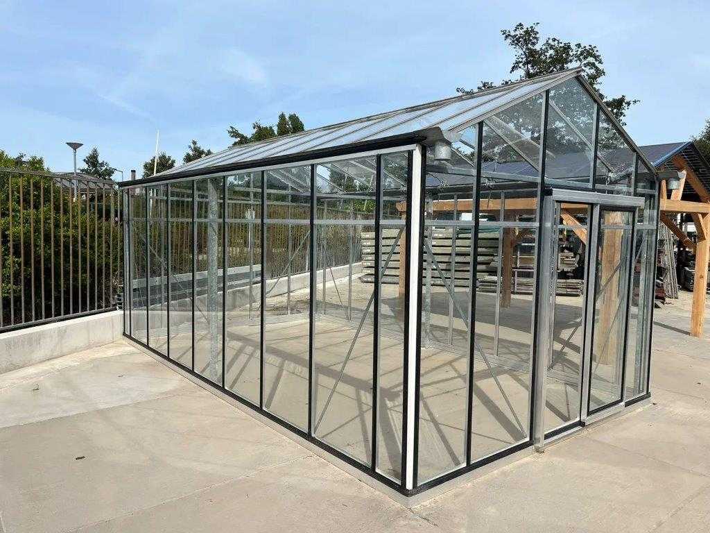 Hobby greenhouses, lighting and building materials