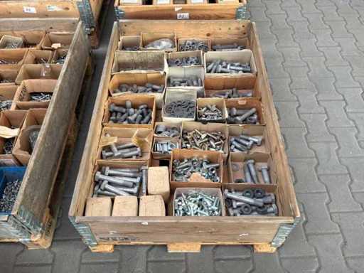 Verschiedene Schrauben, Muttern und Unterlegscheiben