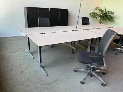 Ahrend, Interstuhl Bureau’s met bureaustoelen en kast