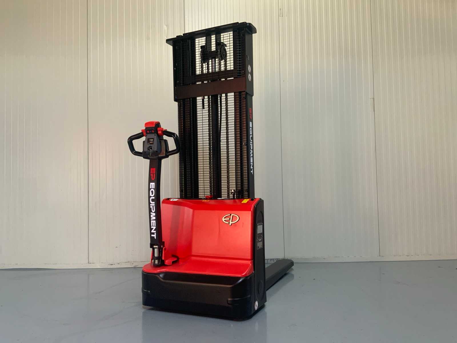 EP – EST 3.0 meter Stacker – built-in loader – 1500 kg – 2026