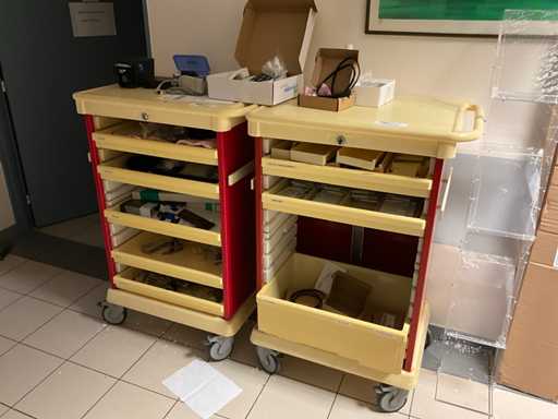 Set van 2 trolleys met inhoud