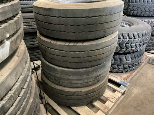 Trupa de Anul Bun (4x)