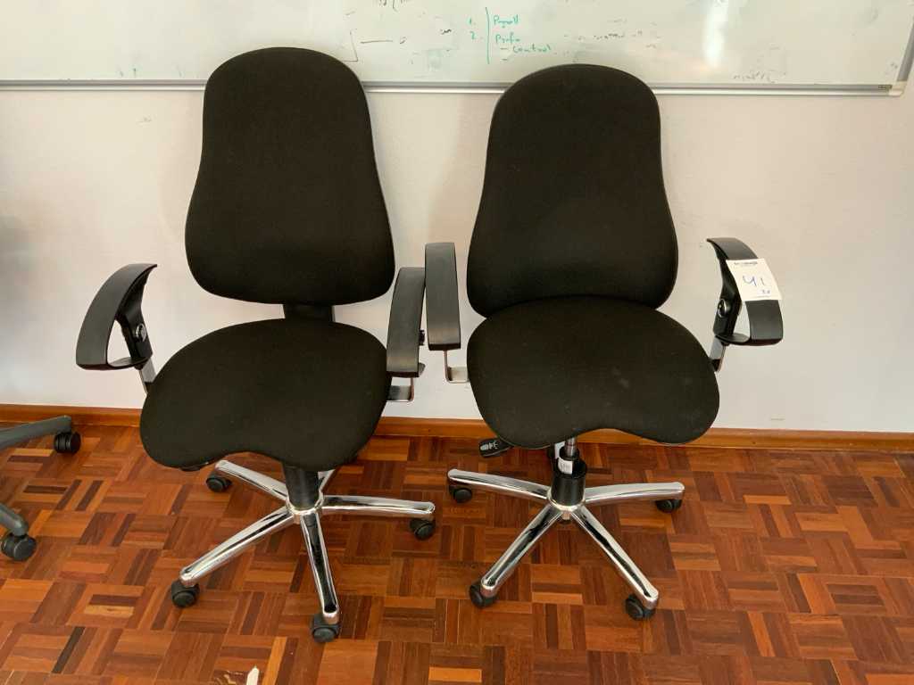 Burraco executive deals chair