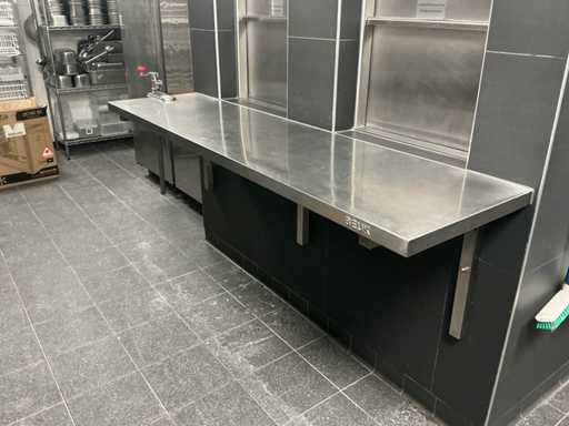 RvS werkblad met wandbeugels