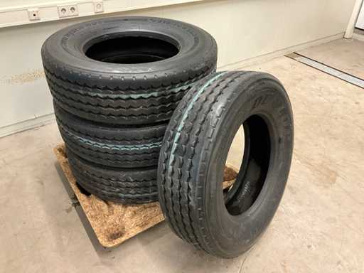 4x 315/70 R22.5 Retread Vrachtwagenband