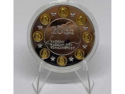Cuivre argenté avec plaquage partiel or – pièce commémorative de 10 euros d’Italie, diamètre de 40 mm.