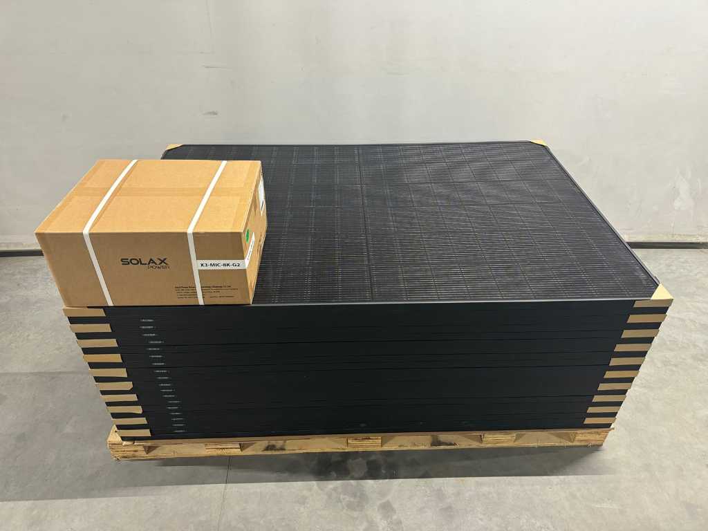 Set aus 20 komplett schwarzen Solarmodulen (420 Wp) mit Solax 8.0 Wechselrichter (3-phasig)