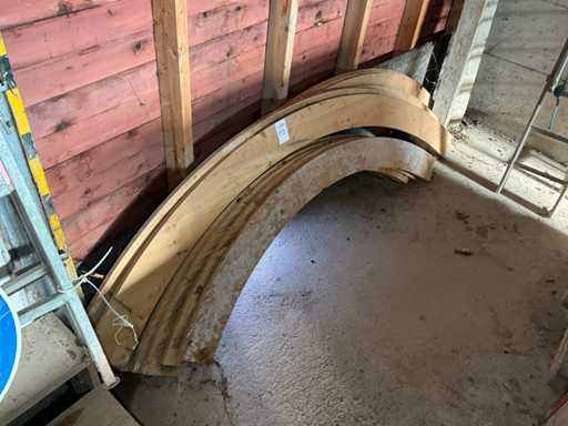 Du?o drewnianych ?uków