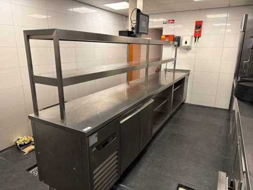 Refrigerated workbench including double-door cooling / sink