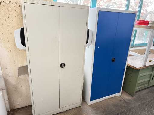   2 Werkstattschränke mit Inhalt