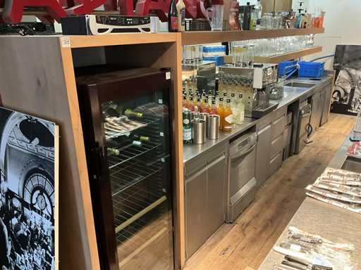 Parete posteriore bar completa con lavello in acciaio inox (combinazione lotto 60 e 61)