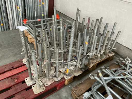 Pieds métalliques réglables pour échafaudage (58x)