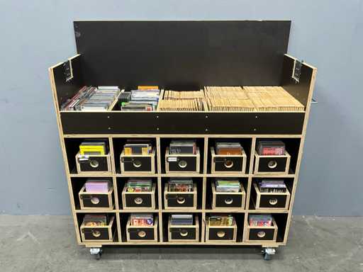 Cd’s met presentatie kar