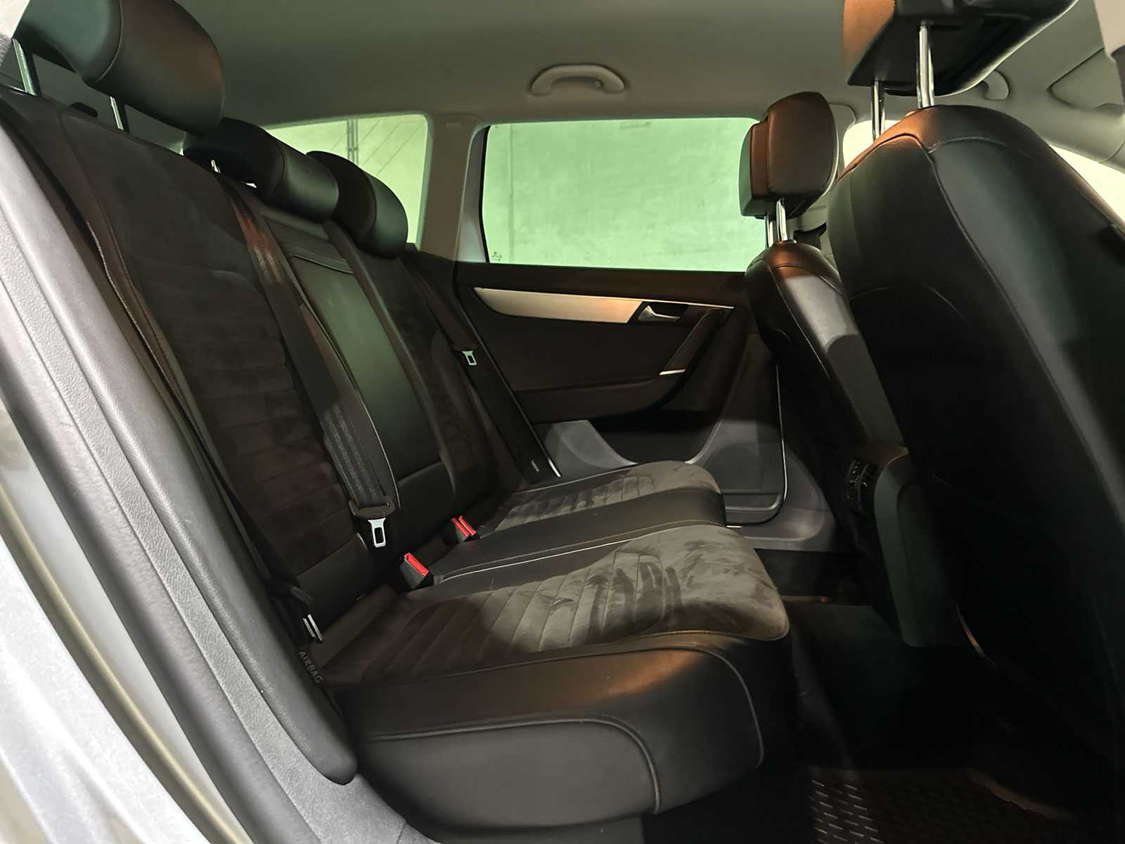 Volkswagen Passat Variant 1.8 TSI Highline 160pk 2011 (Origineel-NL), 71-RPV-9