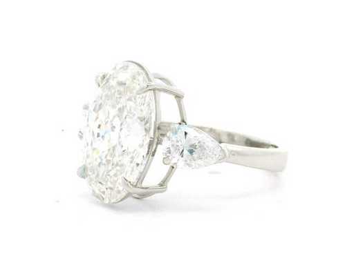Platinring mit 5,80 CRT. Diamant