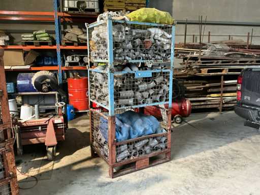 Verschiedene PVC-Biegungen und -Verbinder