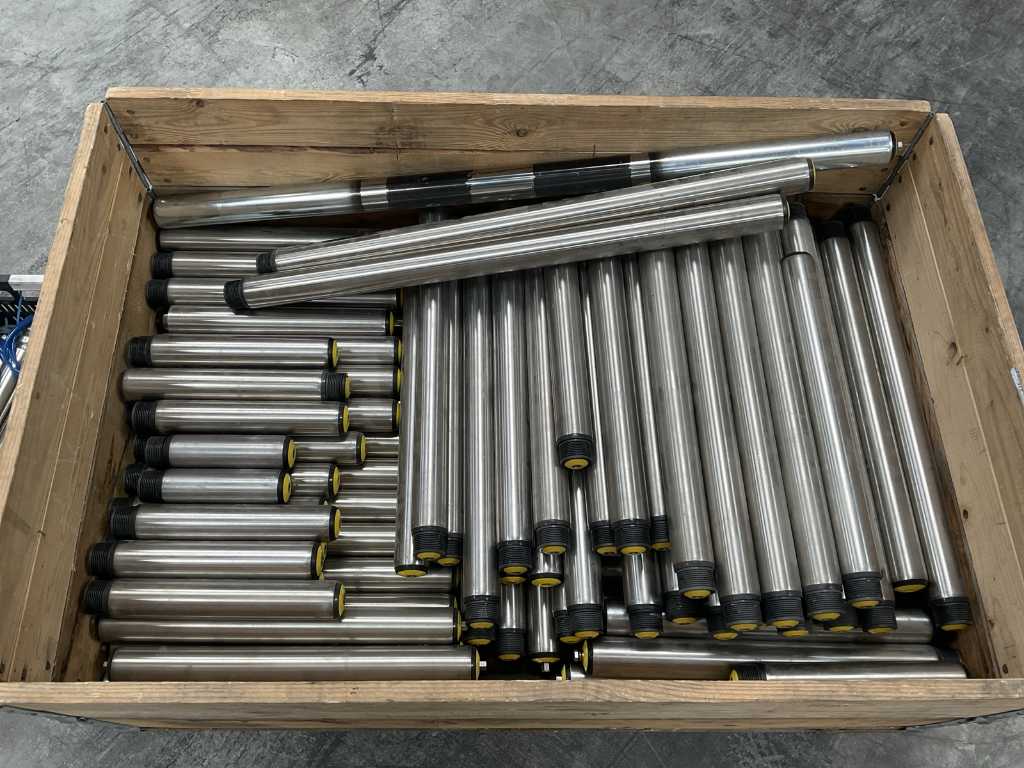 Party rollers for roller conveyors