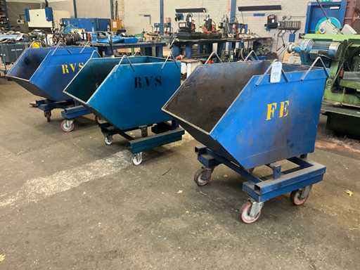 Mobile tipping container