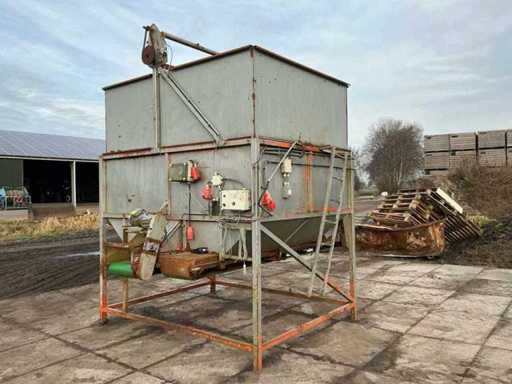 Bunker 3 ton 2 outlets Bunker infeed belt