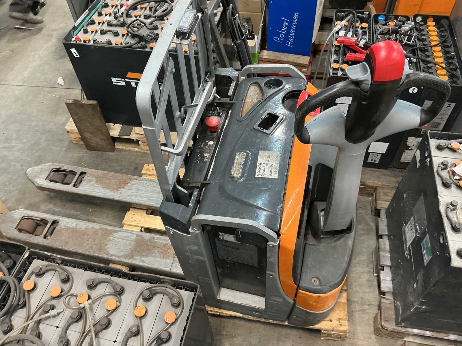 STILL – EXU-H20 – Electric Pallet Trucks – 2014