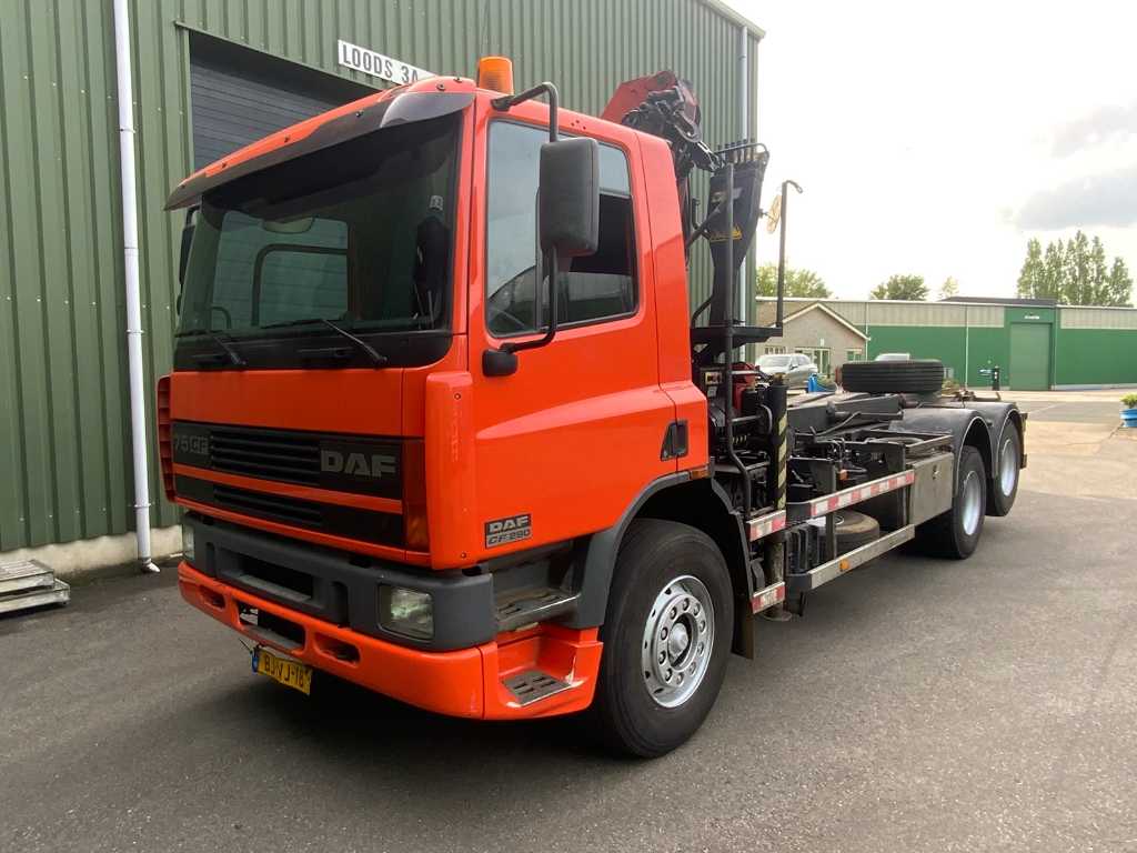 2001 DAF - 75 CF290 - translift container truck with Palfinger truck-mounted crane