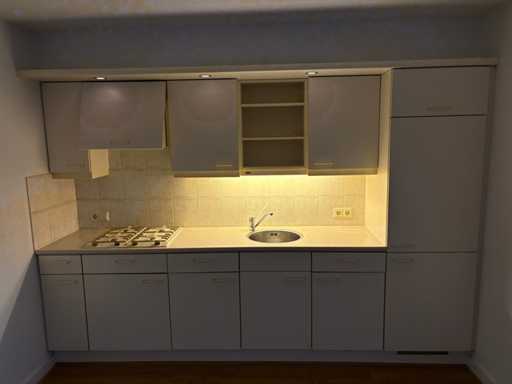 Cuisine avec appareils électroménagers