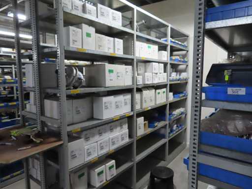 Un lot de matériel d’installation de contrôle du gaz, environ 250 articles