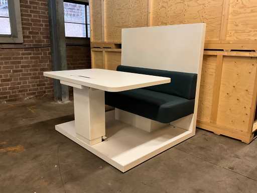 Gispen - Ellen Lounge - verrijdbare werkplek met een uitschuifbaar en in hoogte verstelbaar blad 140x130x142cm