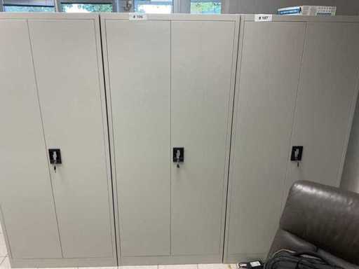 Metalen archiefkast met scharnierende deuren