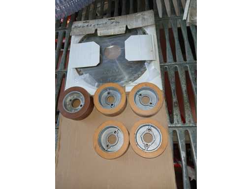   Blade drive wheels