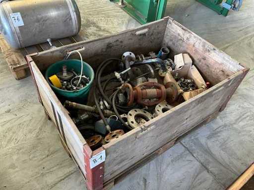 Beaucoup de joints de dilatation et de pièces détachées (2x)