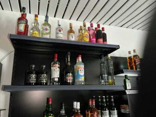 Fournée de liqueurs, spiritueux et vins, environ 120 bouteilles