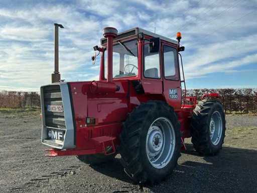 Tracteur agricole Massey Ferguson MF1200 à quatre roues motrices 1975