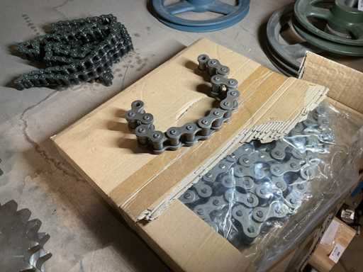 Verschiedene Halsketten (3x)