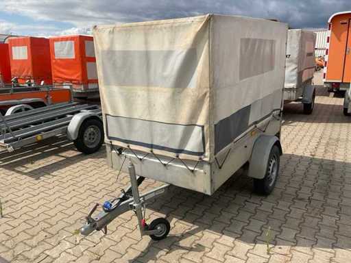 Stema B6075 z 2006 roku zadaszoną przyczepą