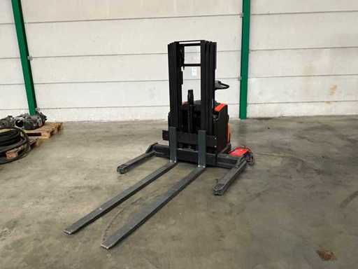 2016 BT Staxio SWE120S Broad Track Stacker