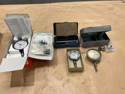 Mitutoyo/ Compac / Sauter meetklokken met toebehoren (3x)