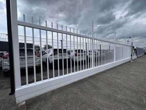 Cantilever sliding gate