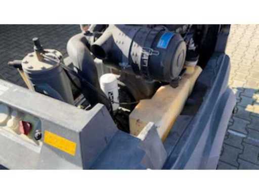 e8b85f7b-5794-4eae-b92b-427bb3ecac19.mp4