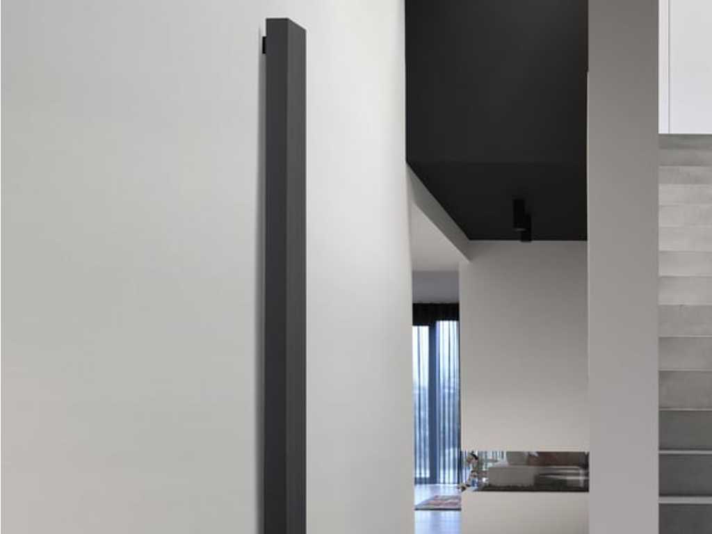 Vasco Beams Mono radiatore di design in alluminio verticale 1800x150mm