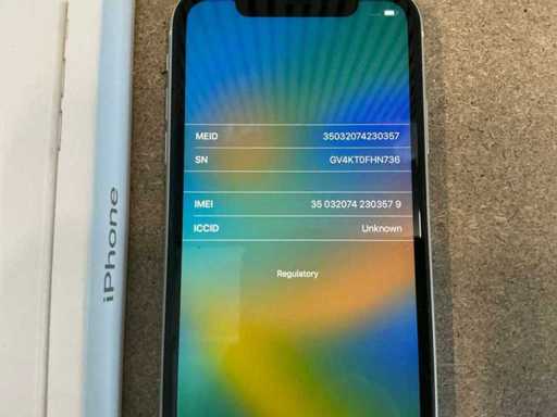Apple iPhone 11 (64GB)
